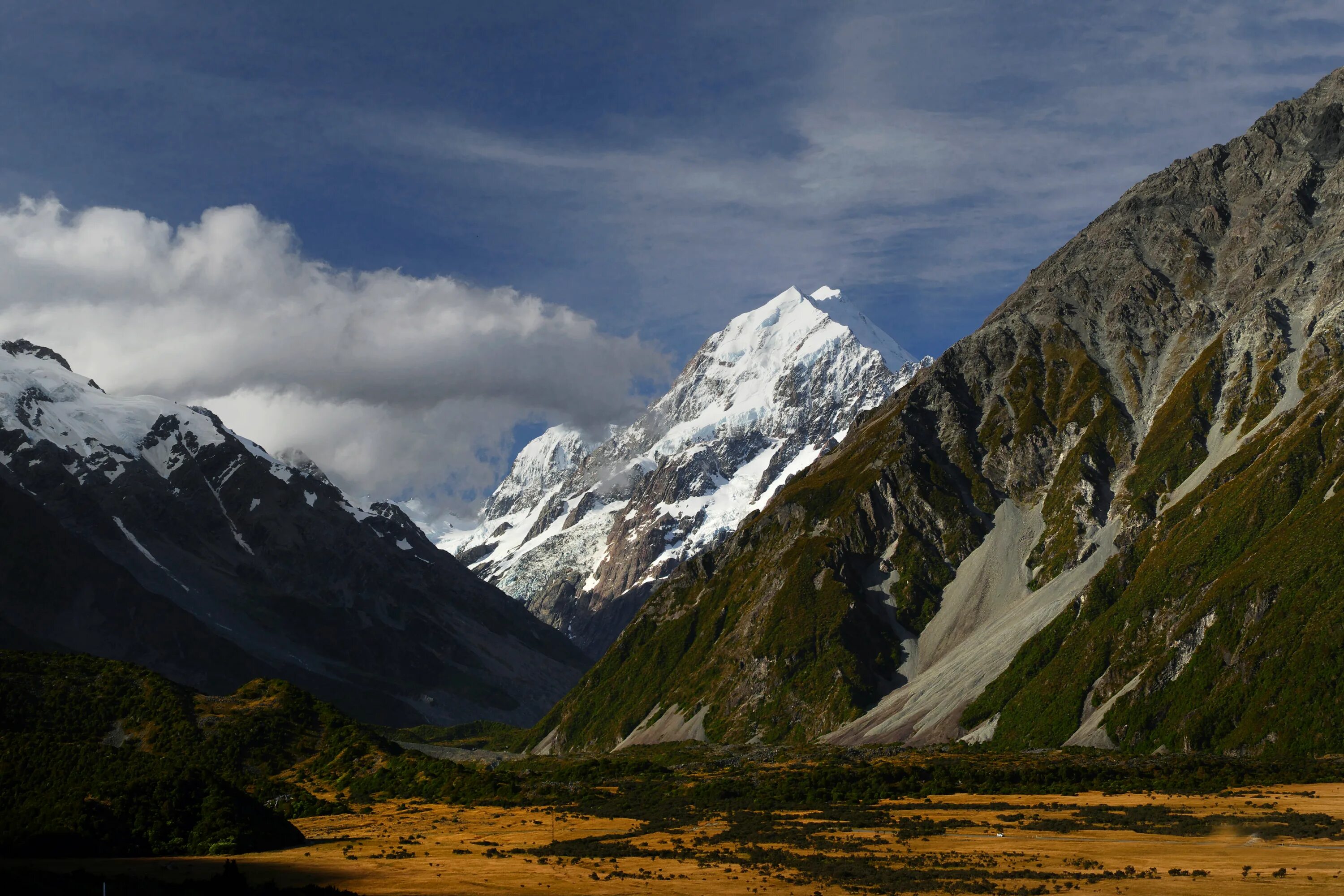 Горы являющиеся естественным. Гора Аораки. Гора Таранаки новая Зеландия. Горные хребты новой Зеландии. Гора Маунт-Филд-Уэст.