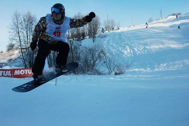 горнолыжка в туле некрасово. сноуборд тула. джекман корсете джиббинг. сноуборд тула. сноубордист.