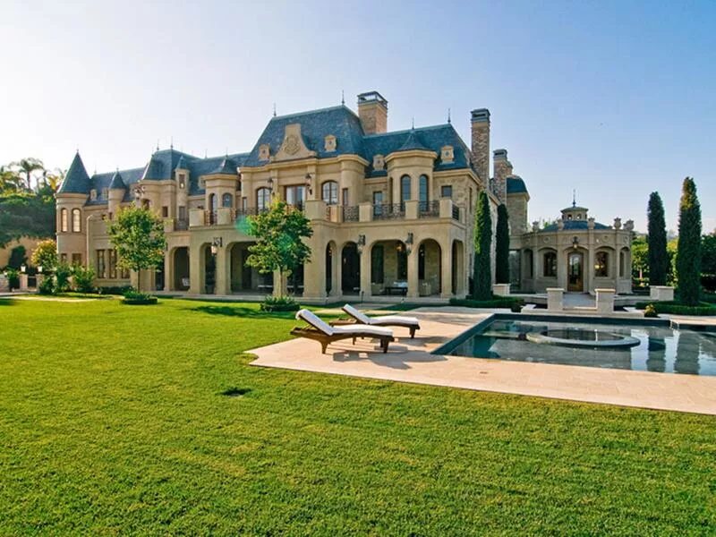 Район рублевка в москве. Дом маслякова на рублевке. Рублевка это. Рублёвка в москве. Шикарный дом на рублевке.