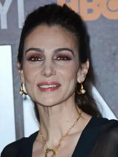 Check out production photos, hot pictures, movie images of Annie Parisse an...