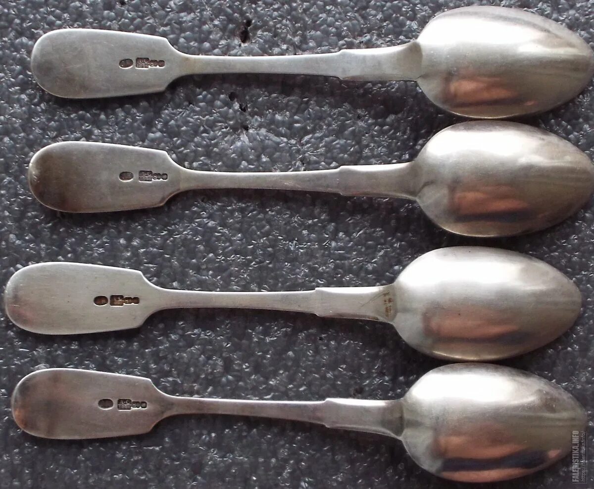 Ложка из латуни. Ценой ч л. Ценой ч л. Ложка на столе. Чайная ложка серебро 84 проба.