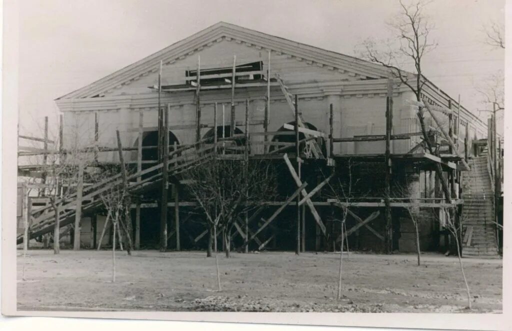 Дк петрика брюховецкая. Кинотеатр октябрь брюховецкая. Станица брюховецкая кинотеатр. Кинотеатр октябрь станица брюховецкая. Кинотеатр октябрь брюховецкая.