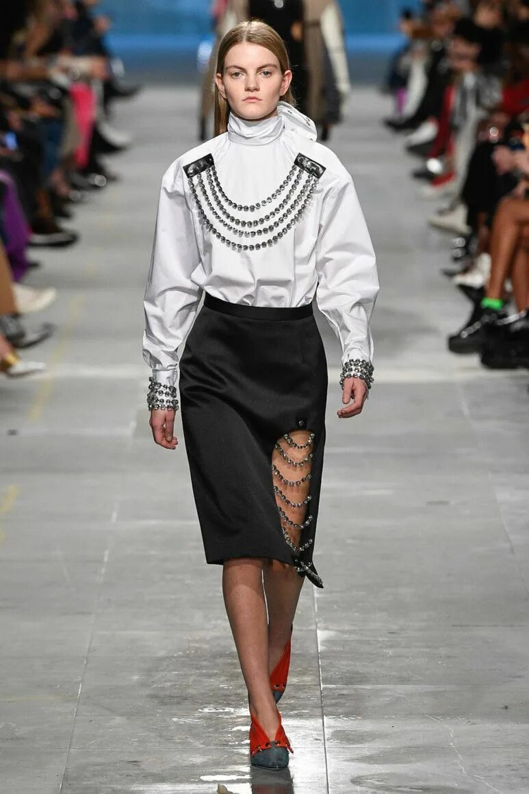 Модные юбки зима 2025. Christopher kane коллекция 2019. тренд 2025 кристофер кейн. юбки осень зима 2025 2025. юбки 2025-2025 тренды вог.