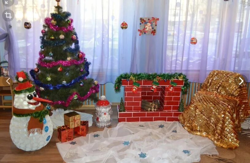 Украшение на новый год в детском саду. Украшение детского сада к ново у году. Как украсить детский сад на новый год. Украсить группу в детском саду к новому году. Украшение зала на новый год в детскомс саду.