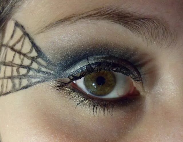 Create 5 Last-Minute Halloween Looks Using the Soft Glam Palette! Halloween make