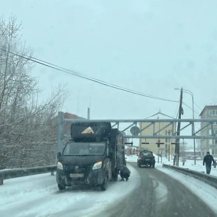 Водитель боровск. Водитель боровск. Водитель боровск. Водитель боровск. Мост в машине.