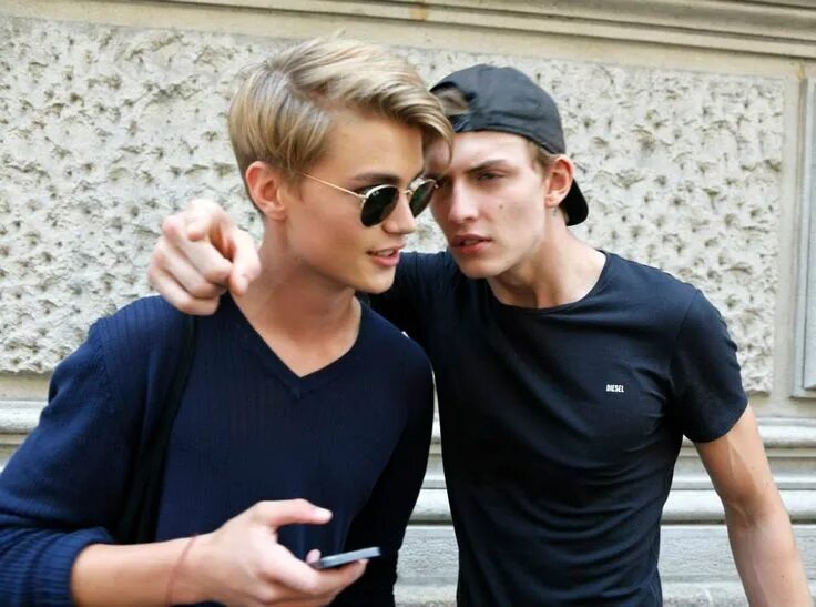 Boys that look like girls. Хипстер азиат. Look at those boys what. Boys will be boys книга1993. Look at those boys what.