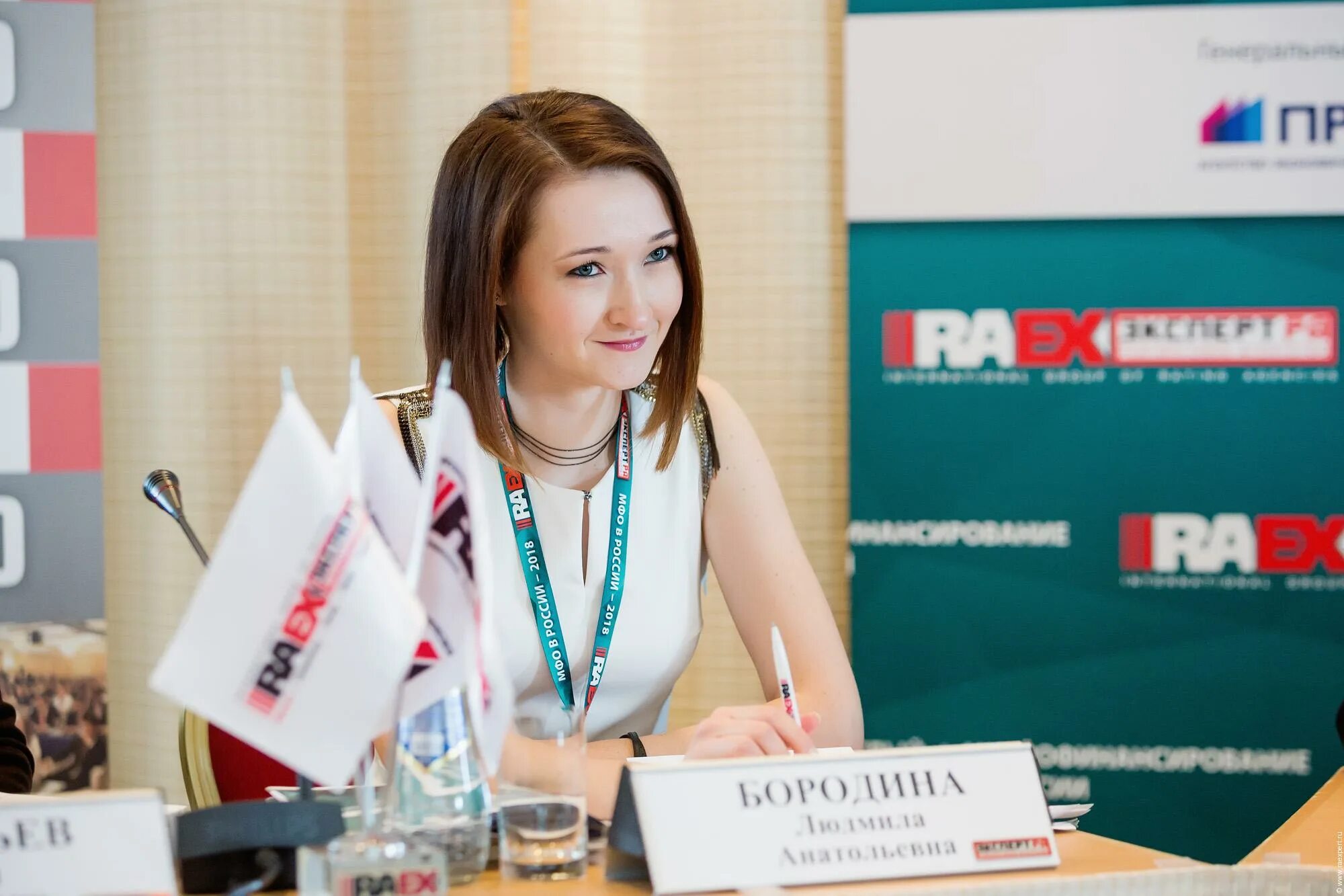 Рассказ генеральному директору картинки с людьми. Оформление займа у директора. Рассказ генеральному директору картинки с людьми. Ген кредит. Тинькофф взять кредит.