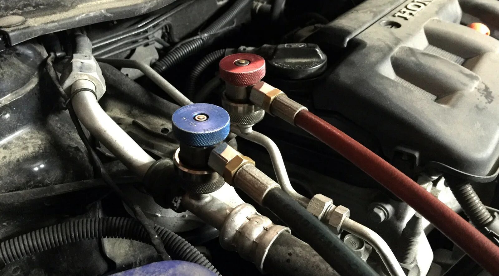 Фреон для авто. Заправка кондиционера хонда цивик 4д. Объем фреона хонда аккорд 9 рестайлинг 3. Honda crv фреон. Honda crv фреон.