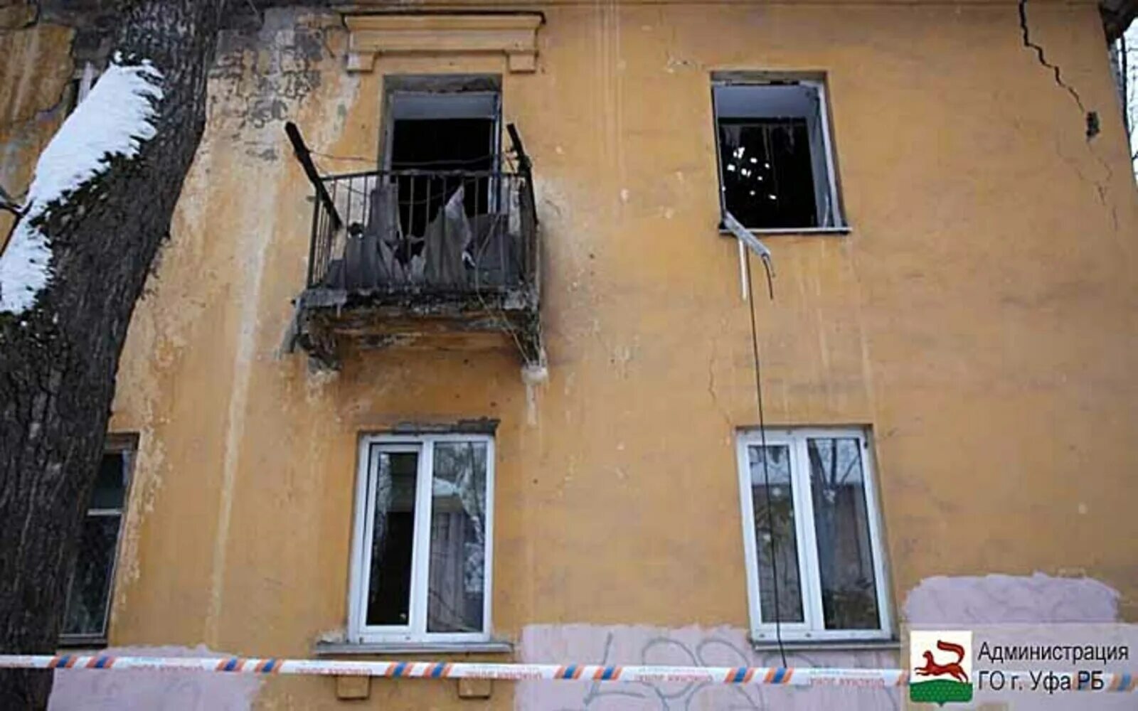 Взрыв в уфе сегодня. Пекинская 15/1 Уфа. Взрыв газа в Уфе. Взрыв бытового газа в многоквартирном доме двухэтажном. Двухэтажный Барак Уфа.