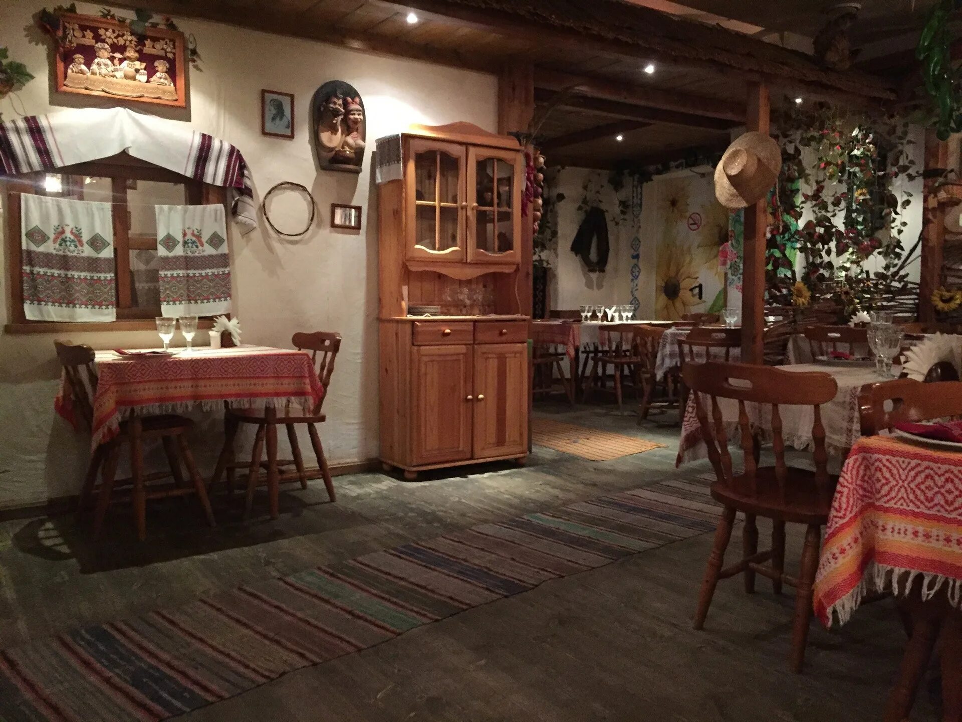 Корчма у кумы. Корчма хуторок нижний новгород. Кафе кум кума новороссийск. Корчма кума. Кафе веселая кума геленджик.