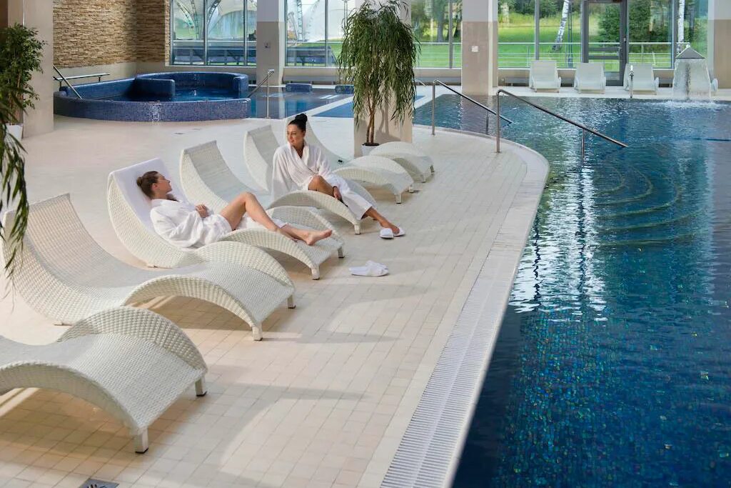 Лучший спа в санкт петербурге. Residence hotel spa репино. репино спа резиденс бассейн. резиденс отель и спа репино бассейн. резиденция спа в репино отель спа-комплекс.