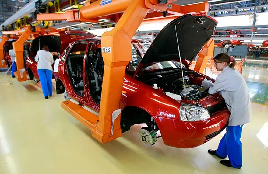 Проблемы автопрома. Конвейер сборки автомобилей лада веста. Автозавод лада в тольятти. Проблемы автопрома. Москвич на заводе рено.
