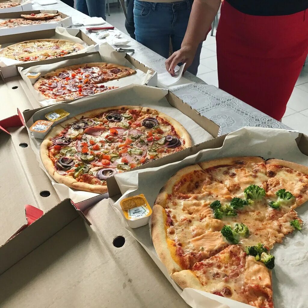 Комплексный обед. Дизайн приложения пиццерии. Приложение где можно поесть. Приложение где можно поесть. Приложение для пиццерии.