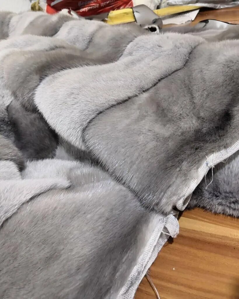 химчистка изделий из меха. светлая шуба после химчистки. белые шубы из норки химчистка. много шуб. химчистка норки москва.