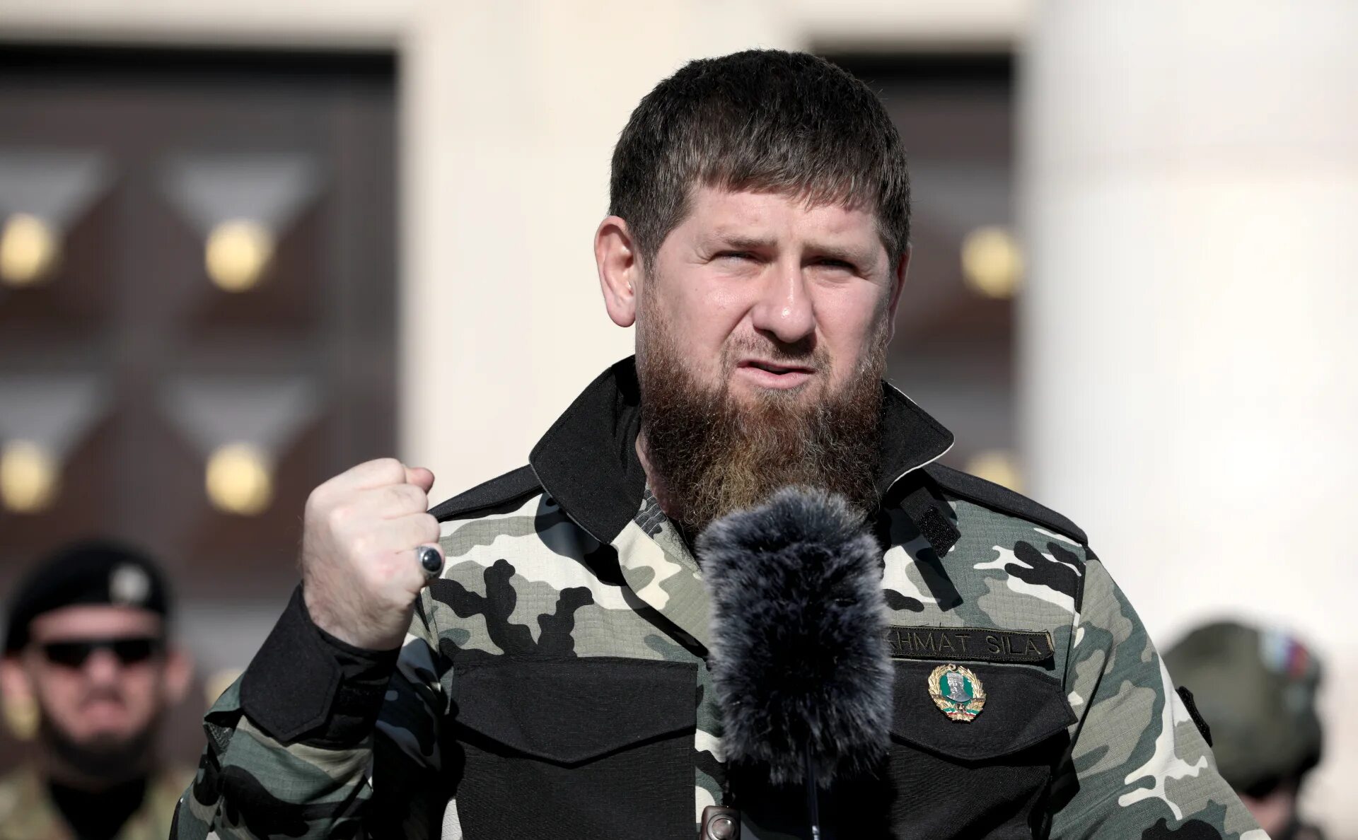 Рамзан кадыров глава чеченской республики. Глава чечни рамзан кадыров. Кадыров выступает. Рамзан кадыров украина 2022. Кадыров 2001.