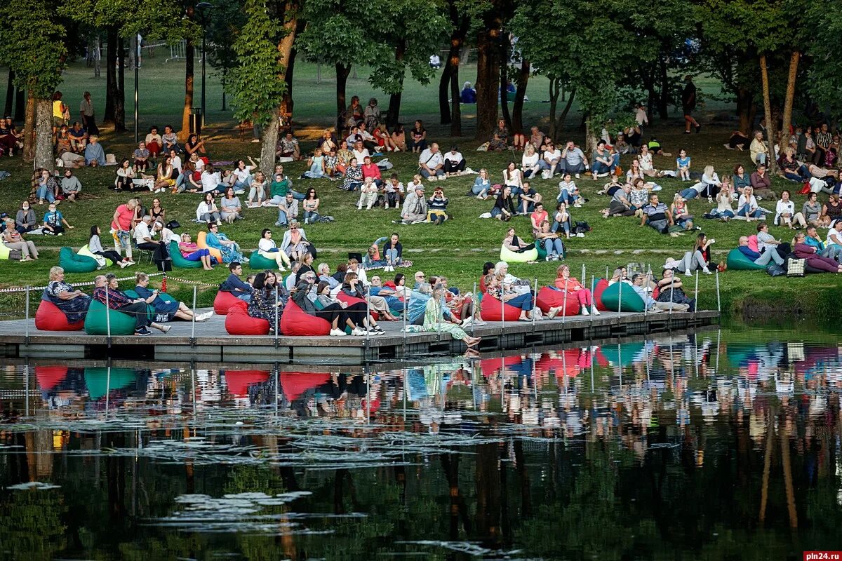 Фестиваль на воде. Музыка на воде псков 2022. Музыка на воде псков 2022. Концерт на воде. Фестиваль музыка на воде.