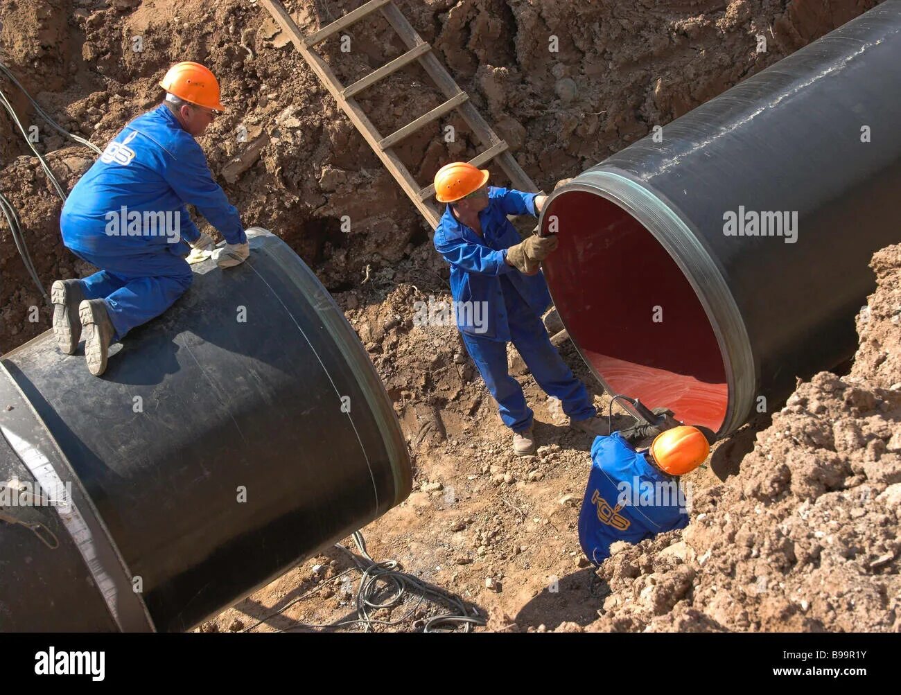 Проектирование и эксплуатация газонефтепроводов и газонефтехранилищ. Сооружение газонефтепроводов и газонефтехранилищ. монтаж захлестов трубопроводов что это. сварка захлестов трубопроводов. проектирование газонефтепроводов и газонефтехранилищ.