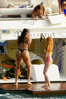 Index of wp-contentuploadsphotosliz-cambageon-a-yacht-with-friends-and...