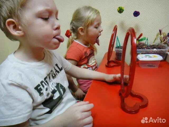 Логопед занятия 5 лет видео. Логопед и ребенок. дети в детском саду у логопеда.