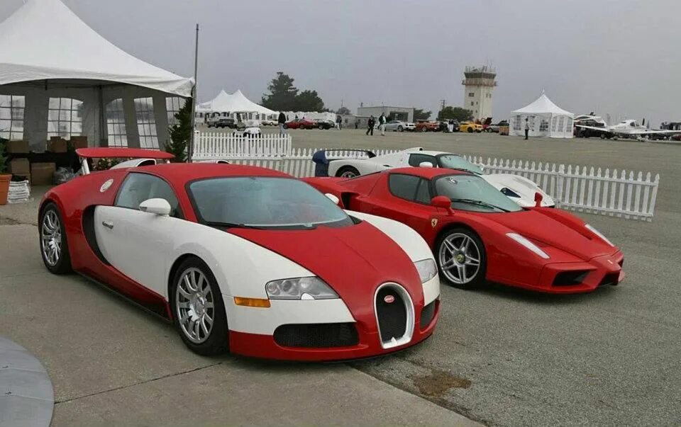 Какая машина жесткая. Бугатти Энзо. Bugatti Veyron Ferrari Enzo. Ferrari vs Bugatti. Бугатти и Ламборджини.