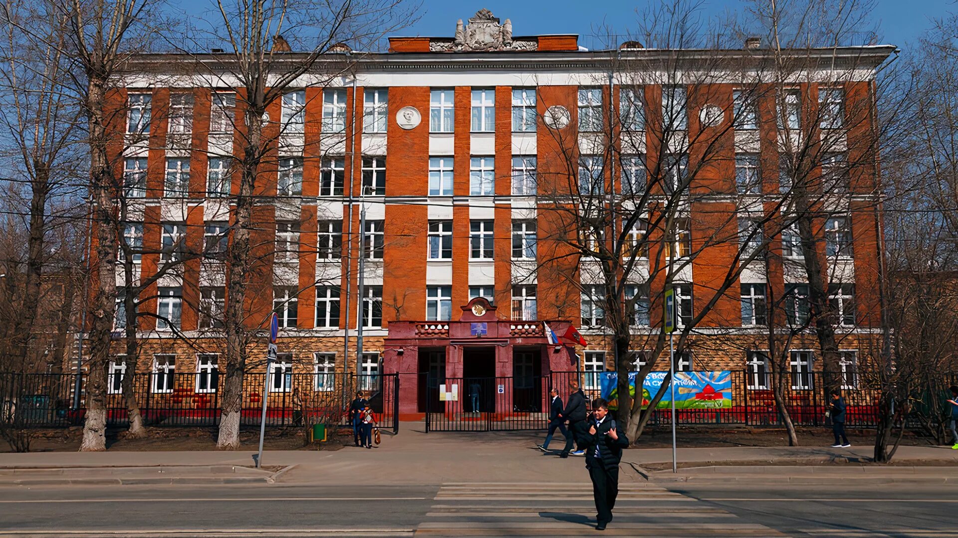 Школы на октябрьском поле