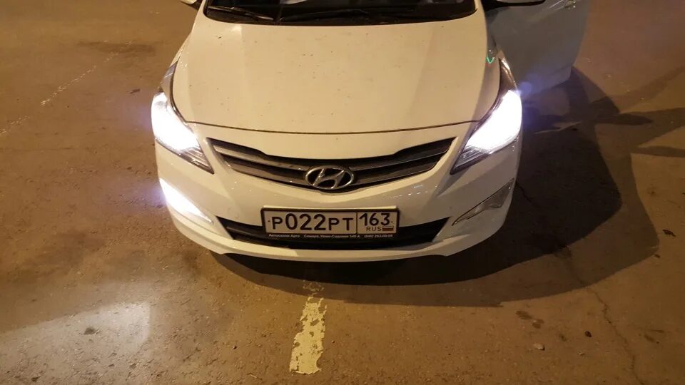 Ходовые огни хендай солярис. Солярис дхо или габаритные. Замена ходового огня солярис. Габаритные огни hyundai solaris 2013. Замена ходового огня солярис.