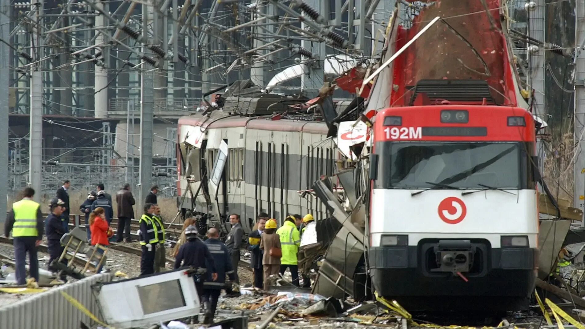 Март 2004 года. Теракты в мадриде (11.03.2004, испания). взрывы поездов в мадриде 2004.