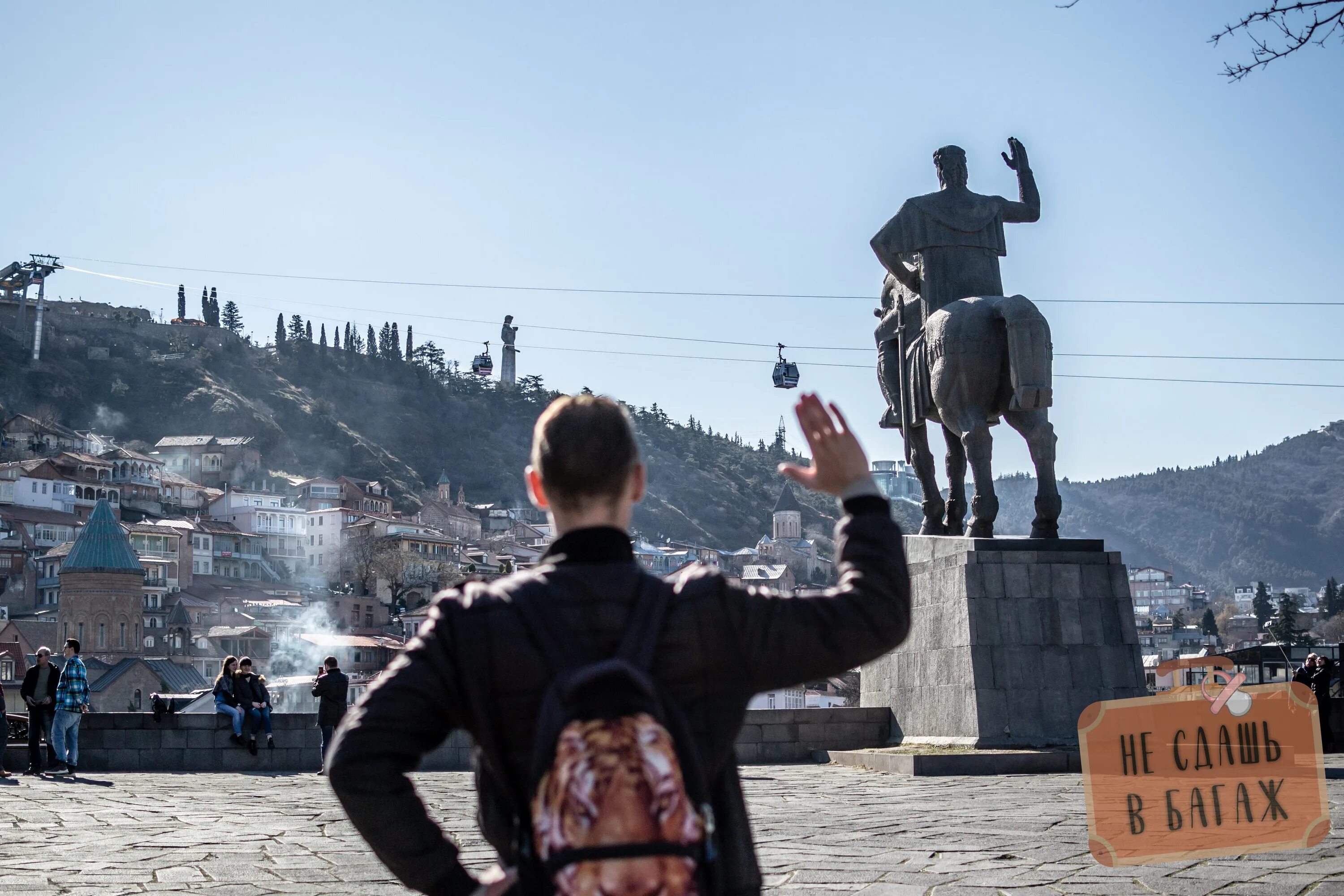 Куда пойти в тбилиси. Mamuka гид грузия тбилиси. попули тбилиси. площадь святого георгия в тбилиси. тбилиси туристы.