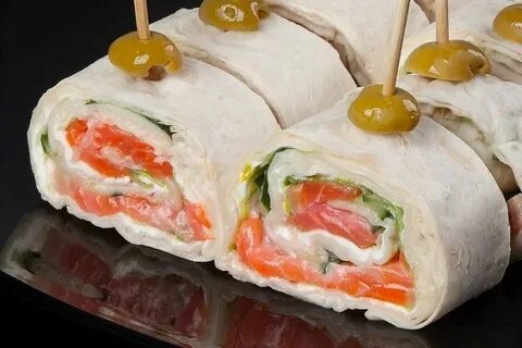 Рыба красная в лаваше рулет с сыром