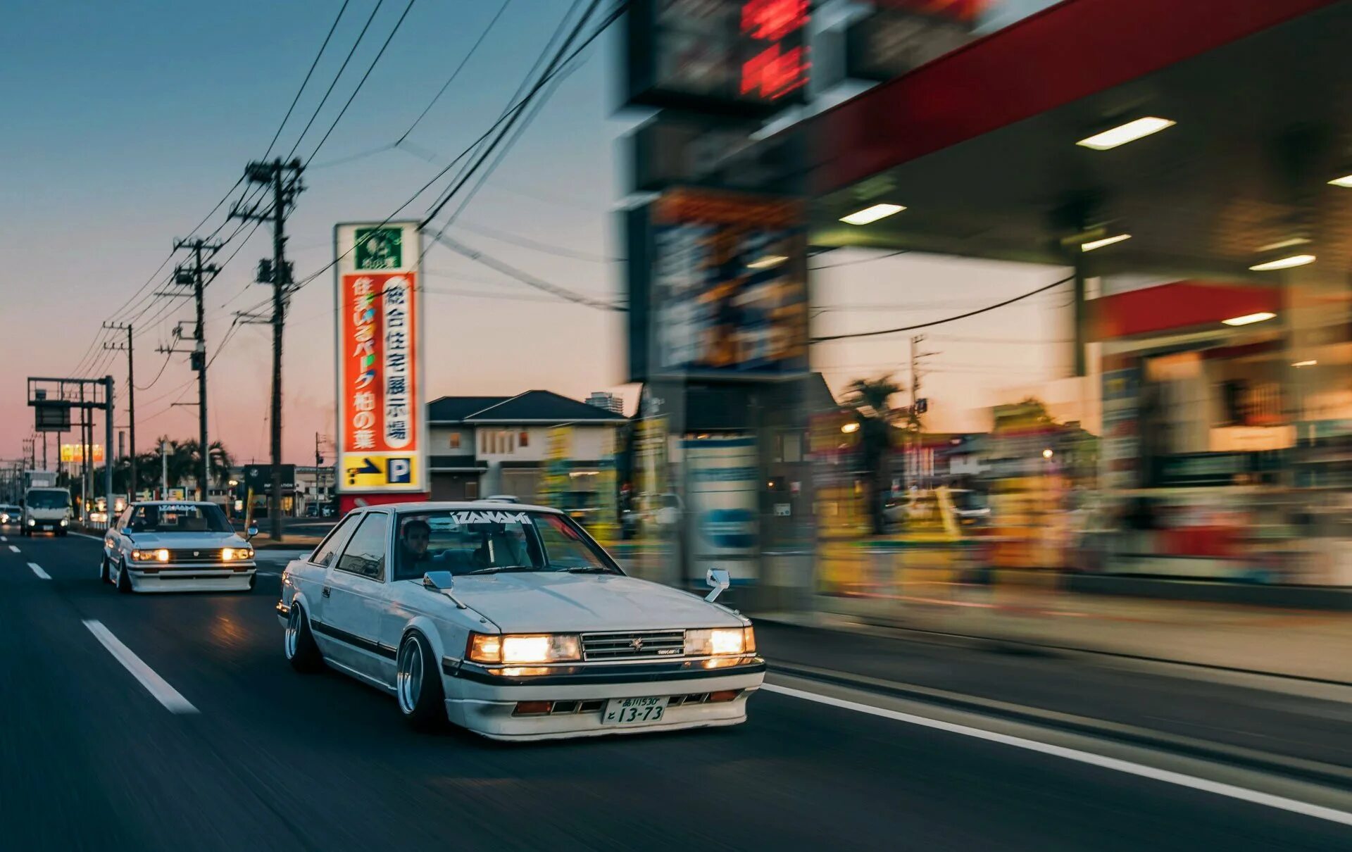 Атмосфера машин. Япония 90 дрифт. nissan skyline 90s vhs. фиолетовая японская машина. фиолетовый дрифт.