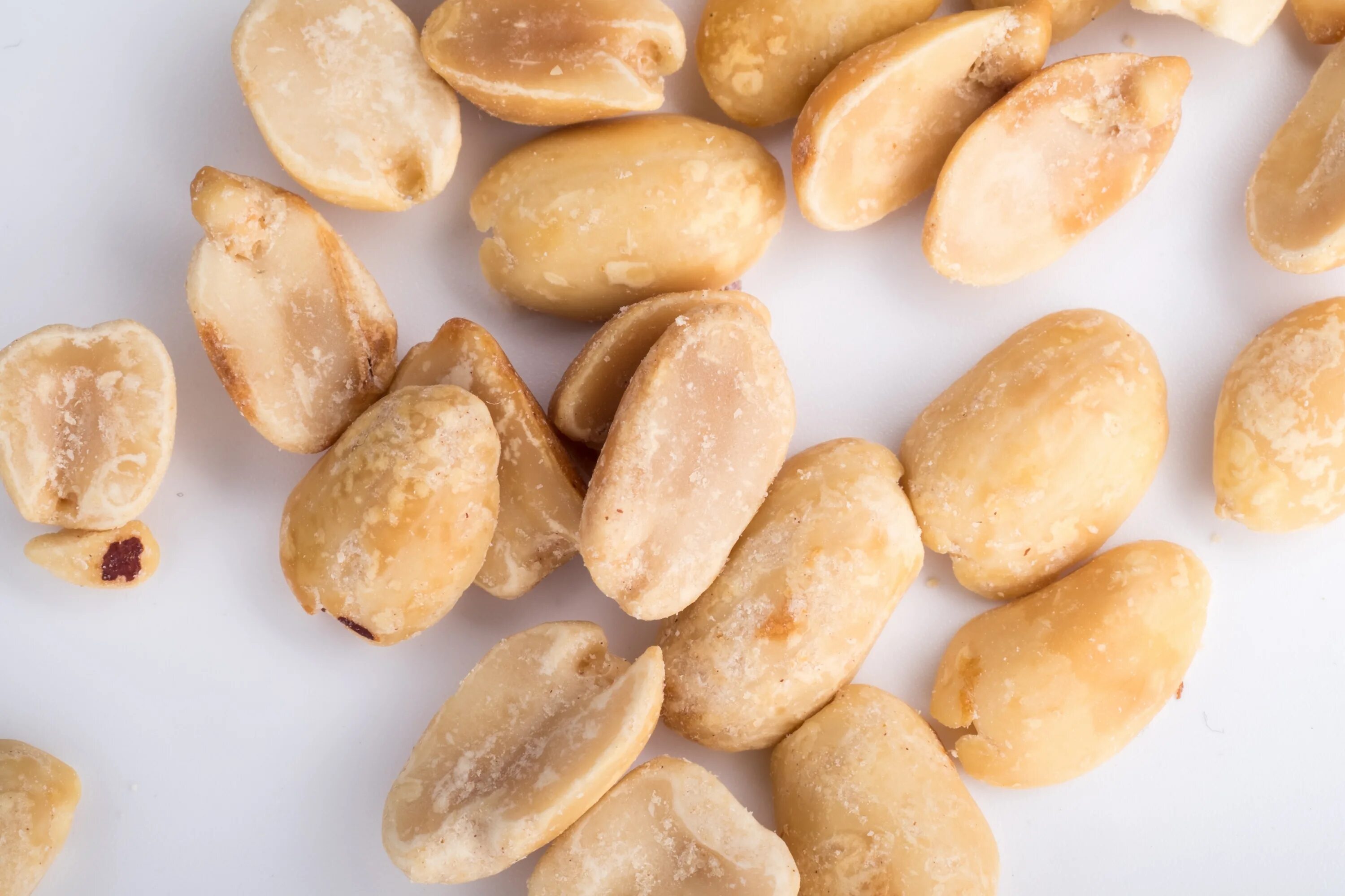 Жареный арахис вред. Арахис. Орешки арахис. Арахис жареный. Арахис зерно.