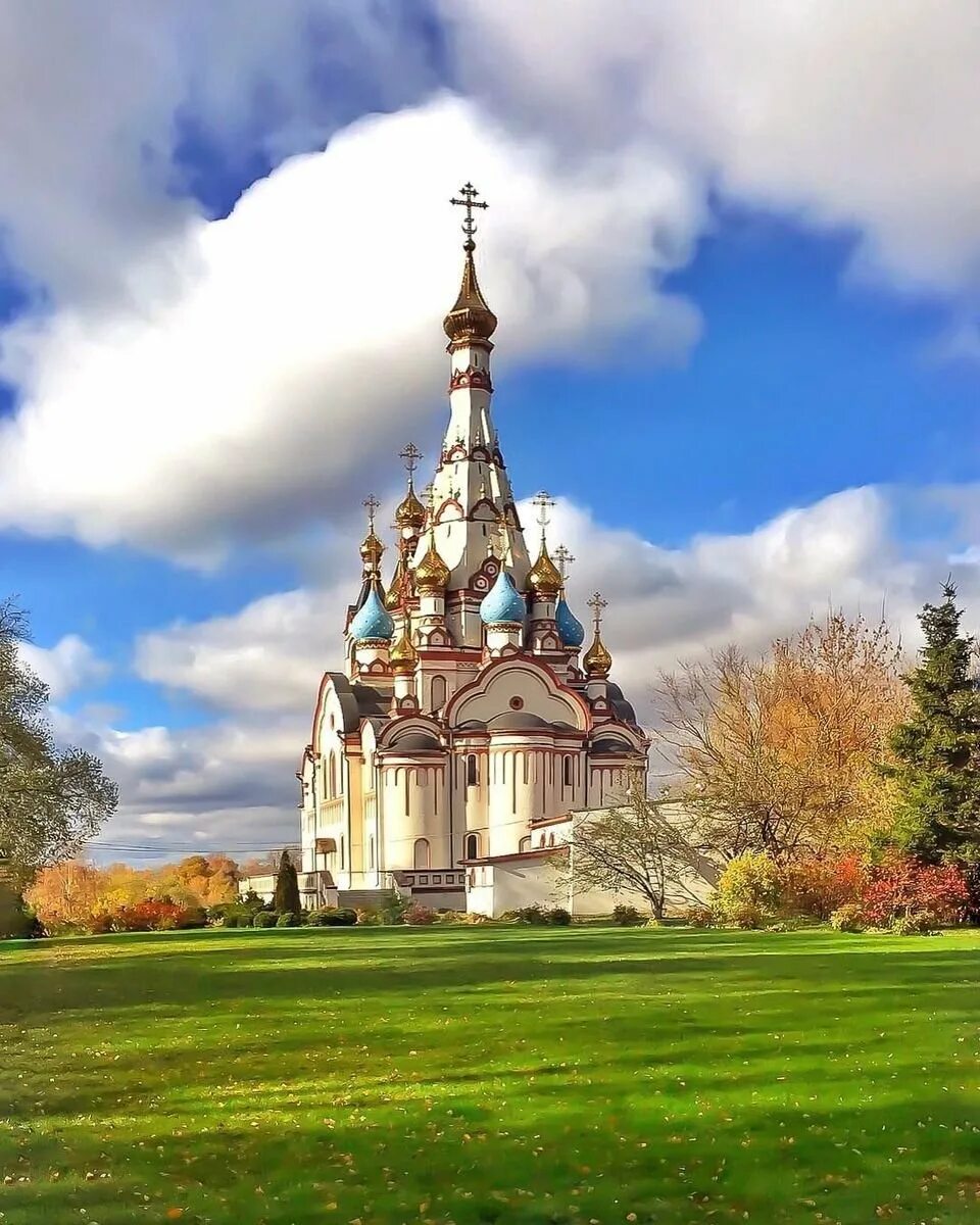 Православные картинки. Казанская Церковь (Долгопрудный). Храм в Долгопрудном на Лихачевском. 33 Купольный храм в Долгопрудном. Казанская Церковь Долгопрудный люпины.