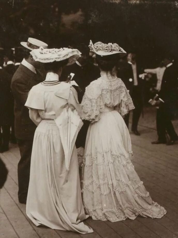 Мода 1900-х во Франции. Edwardian era Dress. La Belle epoque 1900г платье красное. Французская мода 1900г.