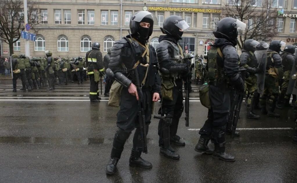 Силовые структуры призовут. Силовые структуры призовут. Силовики. Сурпат спецназ альфа. Омон беларусь форма.