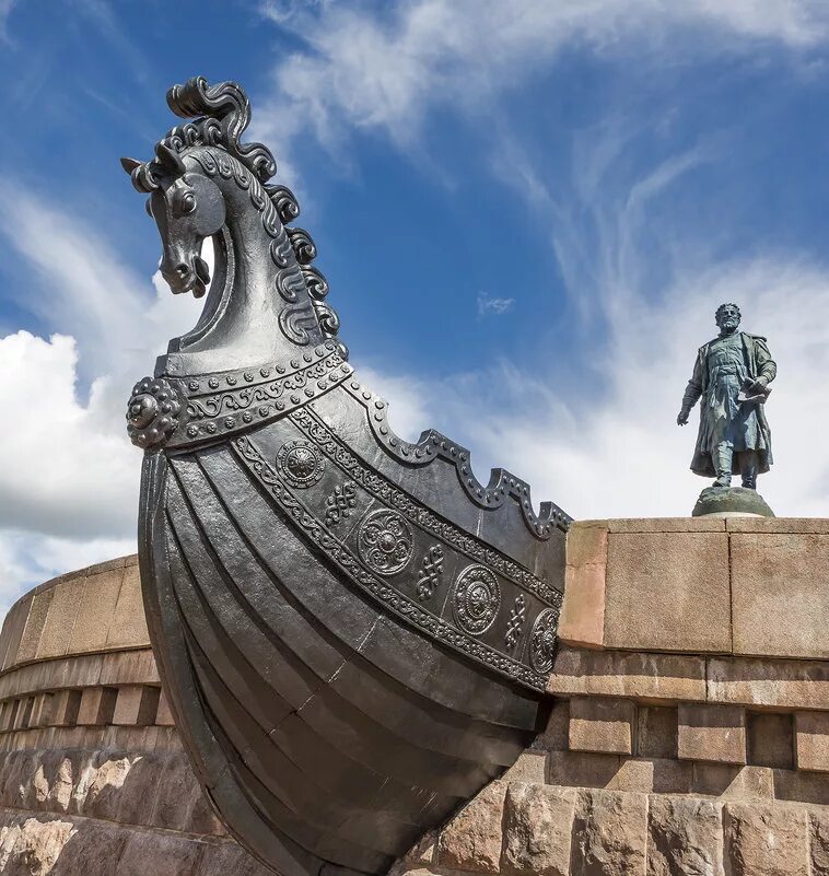 памятник афанасия никитина. афанасий никитин тверской купец памятник. афанасий никитин памятник в твери. хождение за три моря памятник культуры. памятник хождение за три моря.