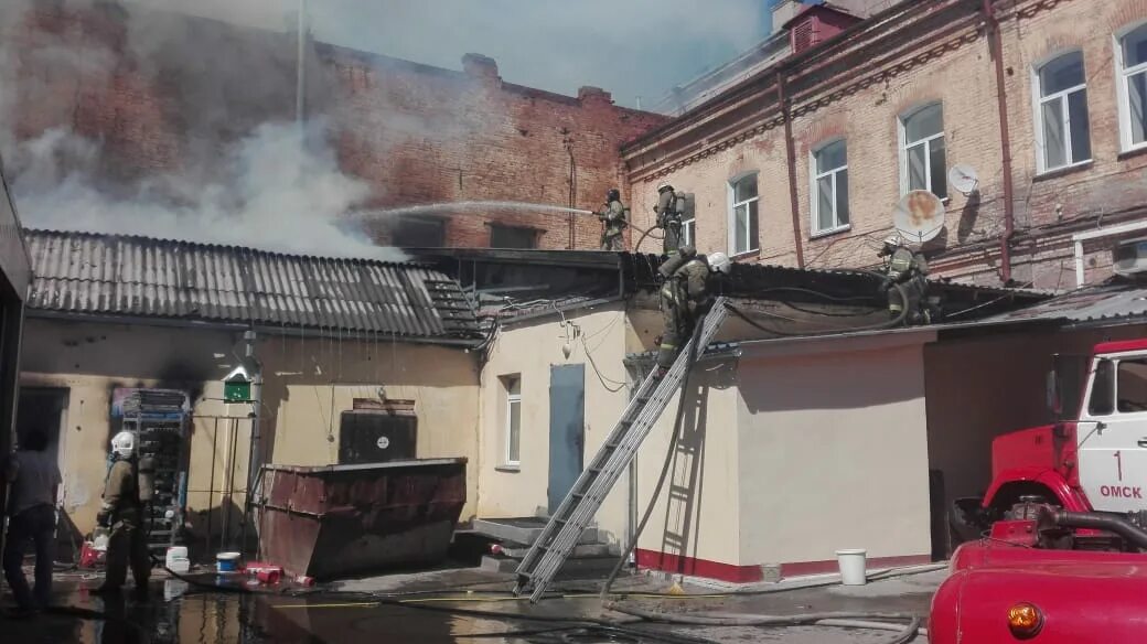 Пожары в омске за последние сутки. Пожар в омске сегодня в нефтяниках. Омск пожары за сутки. Пожар в омске за последние сутки. Пожар в омске за последние сутки.