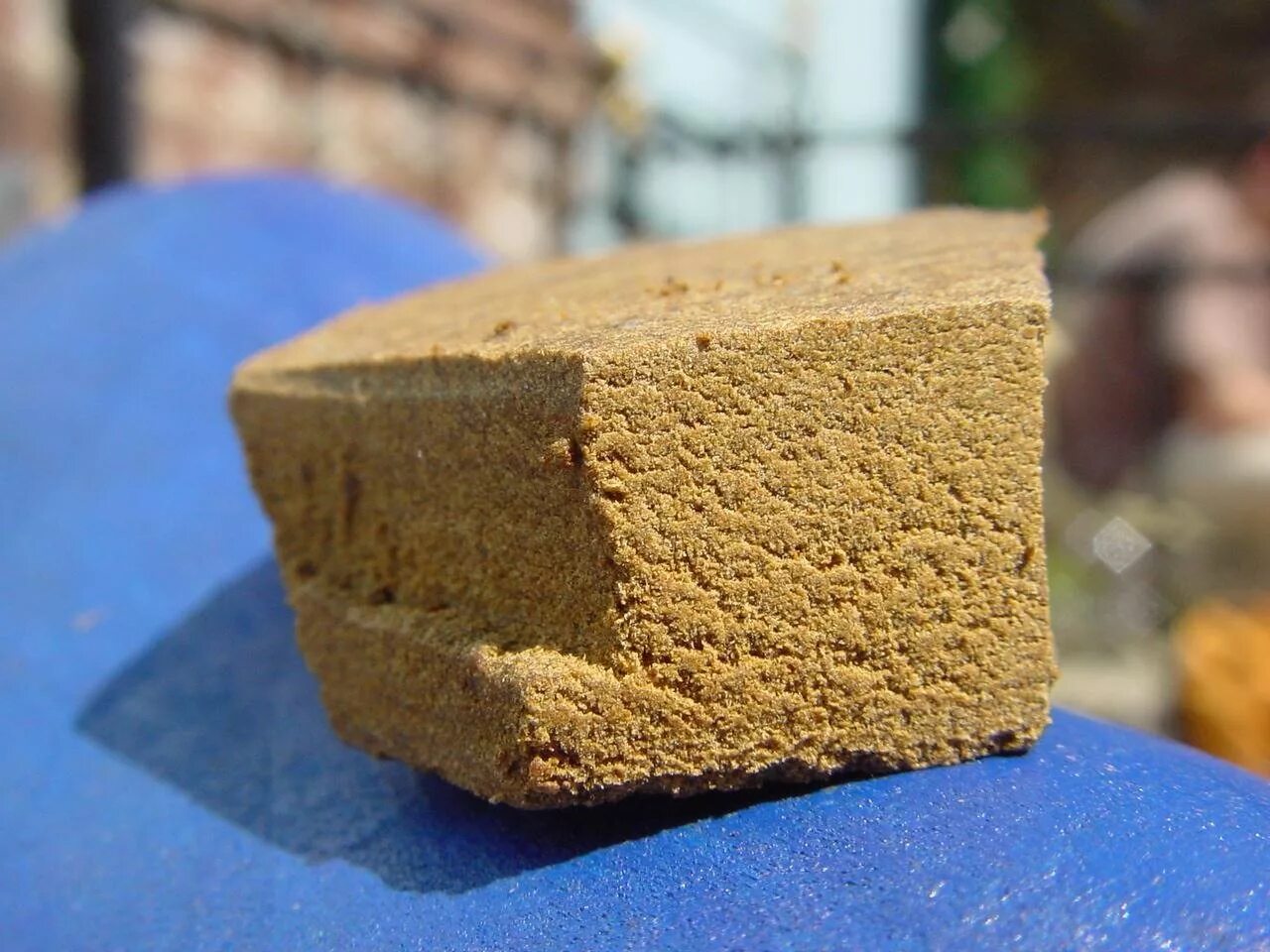 Марракеш гашиш. Гашиш евро 1 гр. Гашиш изолятор 10гр. Брикет гашиша. Прессованный гашиш.