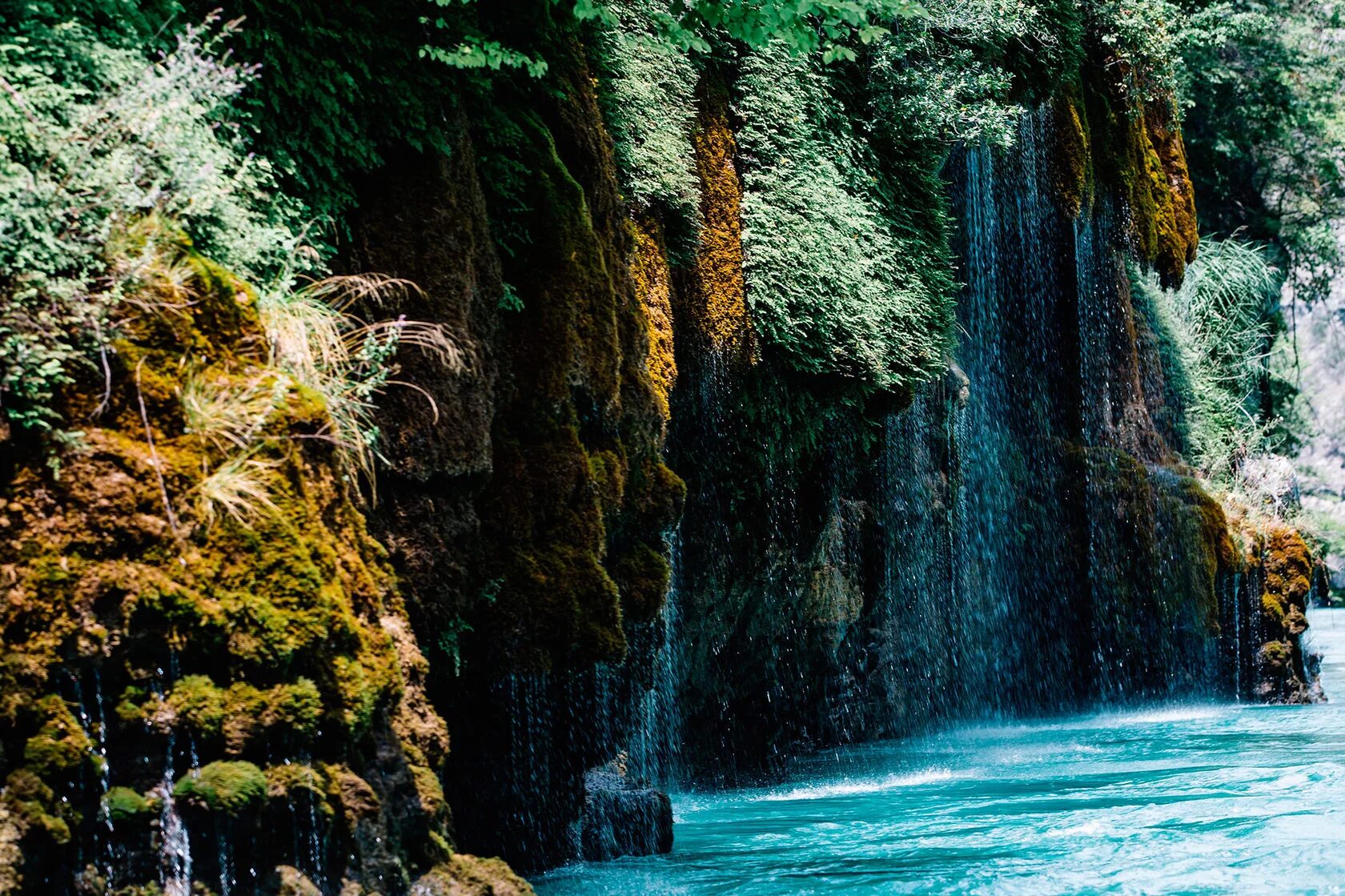 Flowing down. Водопад каньон Сулак. Водопад Чирхалю Дагестан. Каньон в Дагестане Сулак. Природа Дагестана фото самые красивые места.