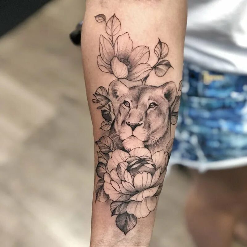 тату на предплечье для девушек. тату львицы на руке женские. тату львица для девушек. тату львица для девушек. тату львица на руке цветная.