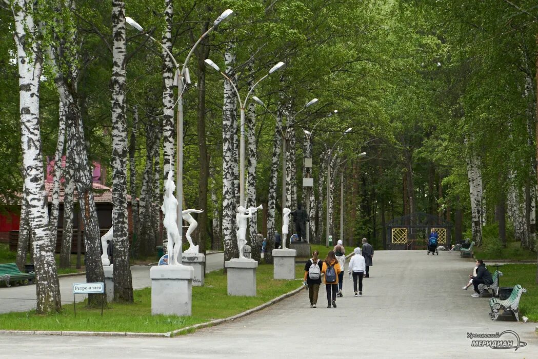 Центральный парк екатеринбурга назван в честь. Парк Маяковского ЕКБ. ЦПКИО Екатеринбург аллея. Парк Маяковского Екатеринбург район. Лесопарк Маяковского Екатеринбург.