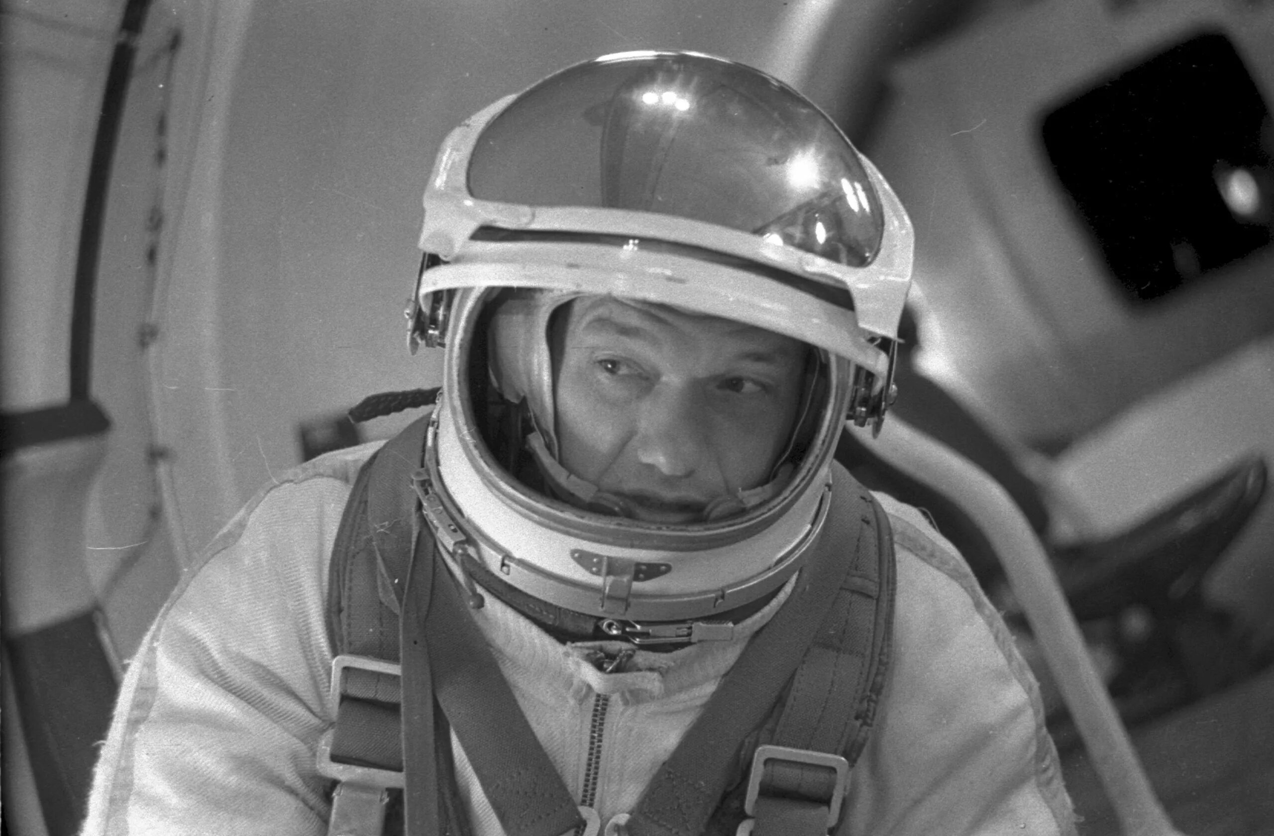 гагарин командир отряда космонавтов. леонов первый отряд космонавтов. гагарин титов николаев попович. юрий гагарин отряд первых космонавтов. гагарин титов николаев попович.