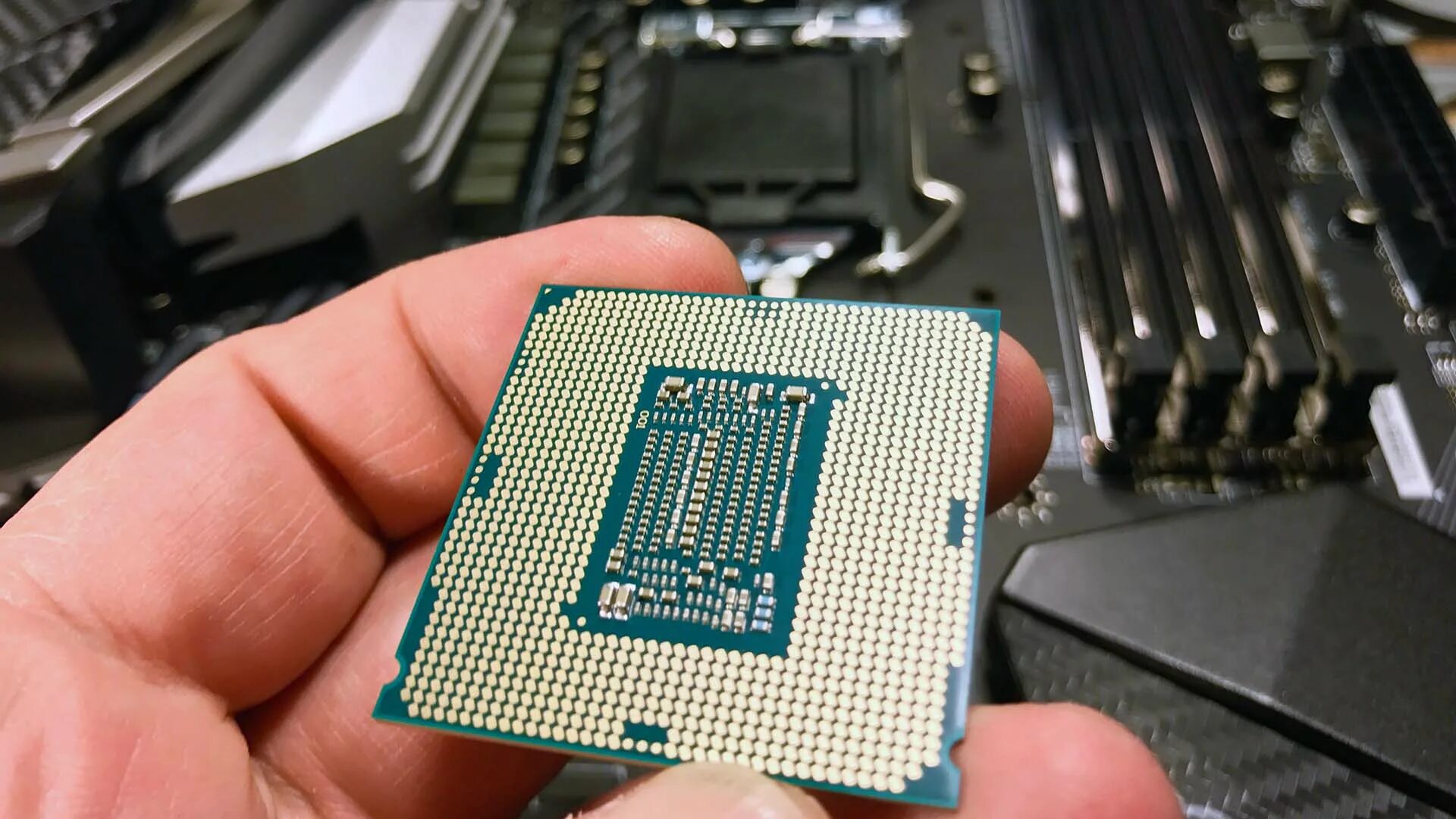 Intel core i5 заменить. Cpu i7. старые процессоры интел. процессор intel core i7 под микроскопом крупно. процессор плохой.