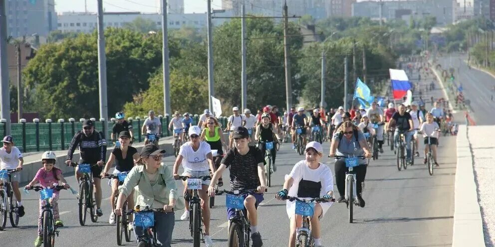 Велоспорт оренбург. Велопарад Оренбург. Велоспорт шоссе. Велогонка степь Оренбург. Соревнования по велоспорту в Оренбурге.