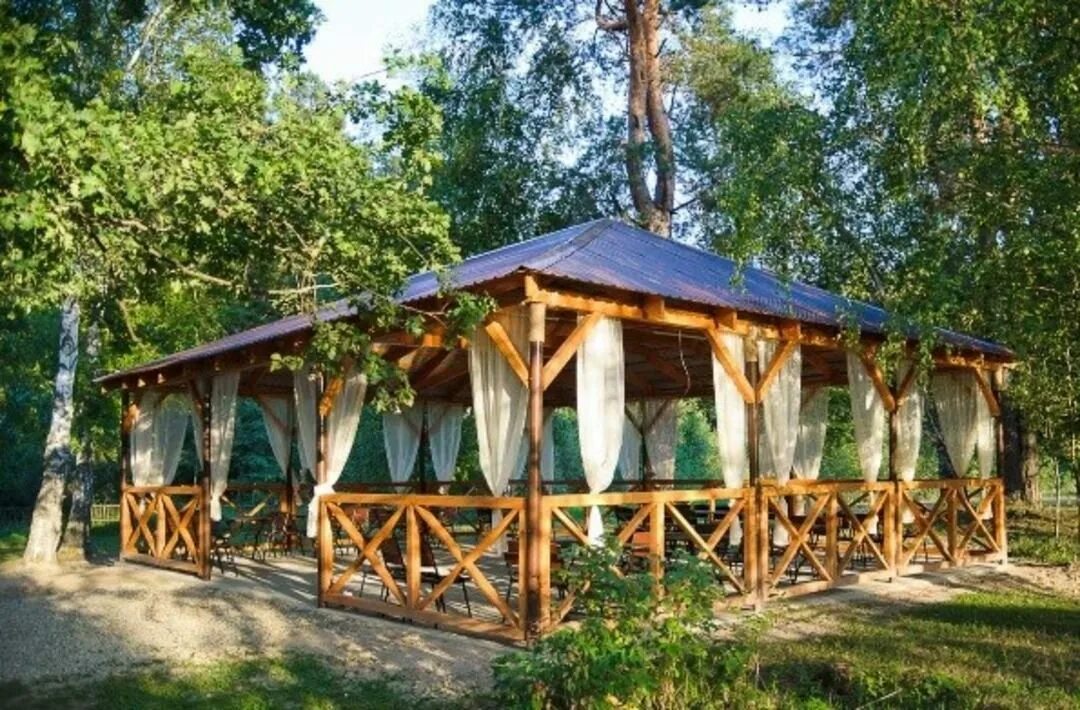 Парк победы уралмаш беседки. Бирюлевский дендропарк беседки. Парк уралмаш беседки. Троицкое беседки. Банкетная беседка.