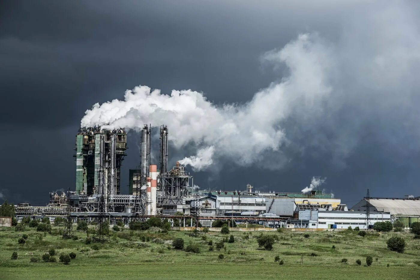 Нефтезавод омск. Фабрика завод. Ростовский. Красивые фабрики. Фнпз ферганский нефтеперерабатывающий завод.