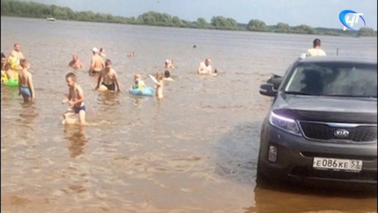 С ильмень озера ребятня возвращалась