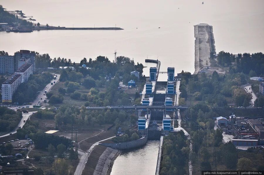 Микрорайон шлюзы новосибирск. Микрорайон шлюз Новосибирск. Шлюз Академгородок. Новосибирский шлюз вид сверху. Вид на ГЭС Академгородок.