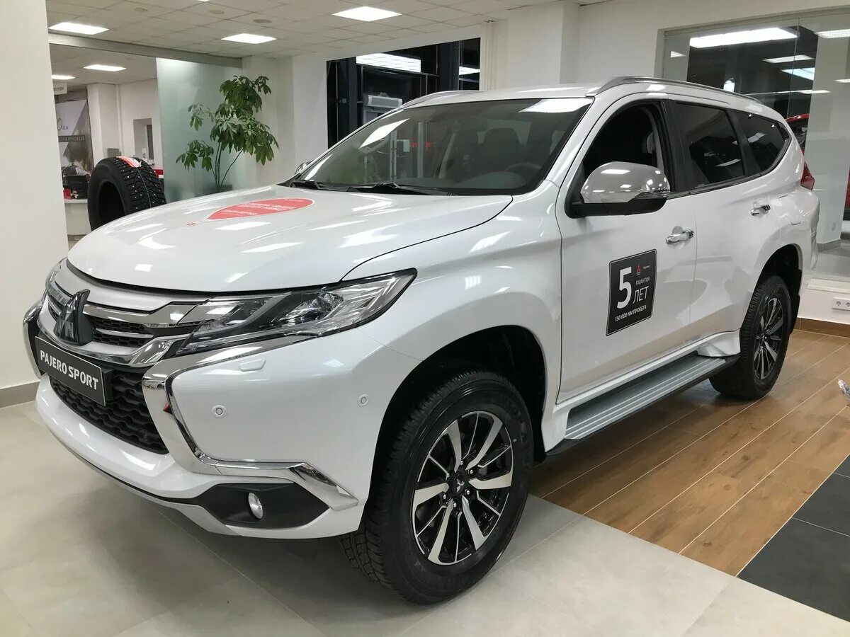 Mitsubishi Pajero Sport 2019. Митсубиси Паджеро спорт 3 2019. Мицубиси Паджеро спорт белая 2019. Мицубиси Pajero Sport 2019. Mitsubishi pajero 2019