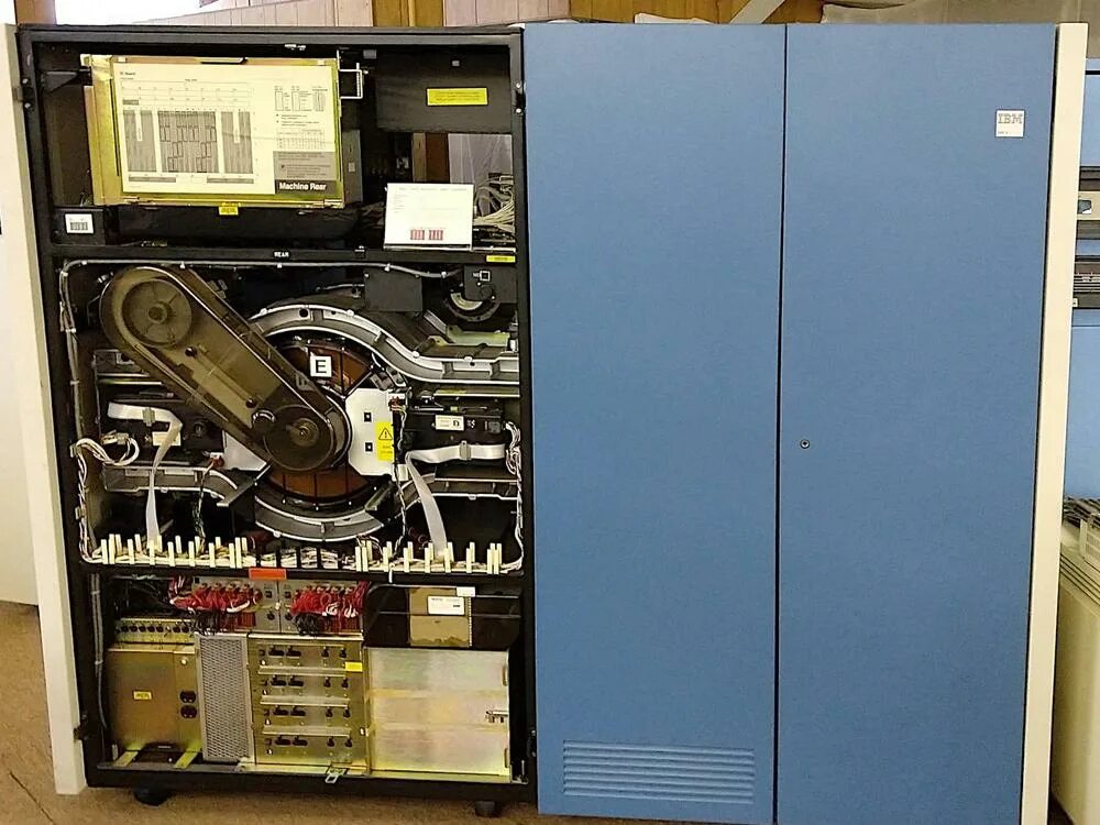 IBM 3380. Жесткий диск IBM 3380. Vax-11/780. Vax-11/750. Scale systems